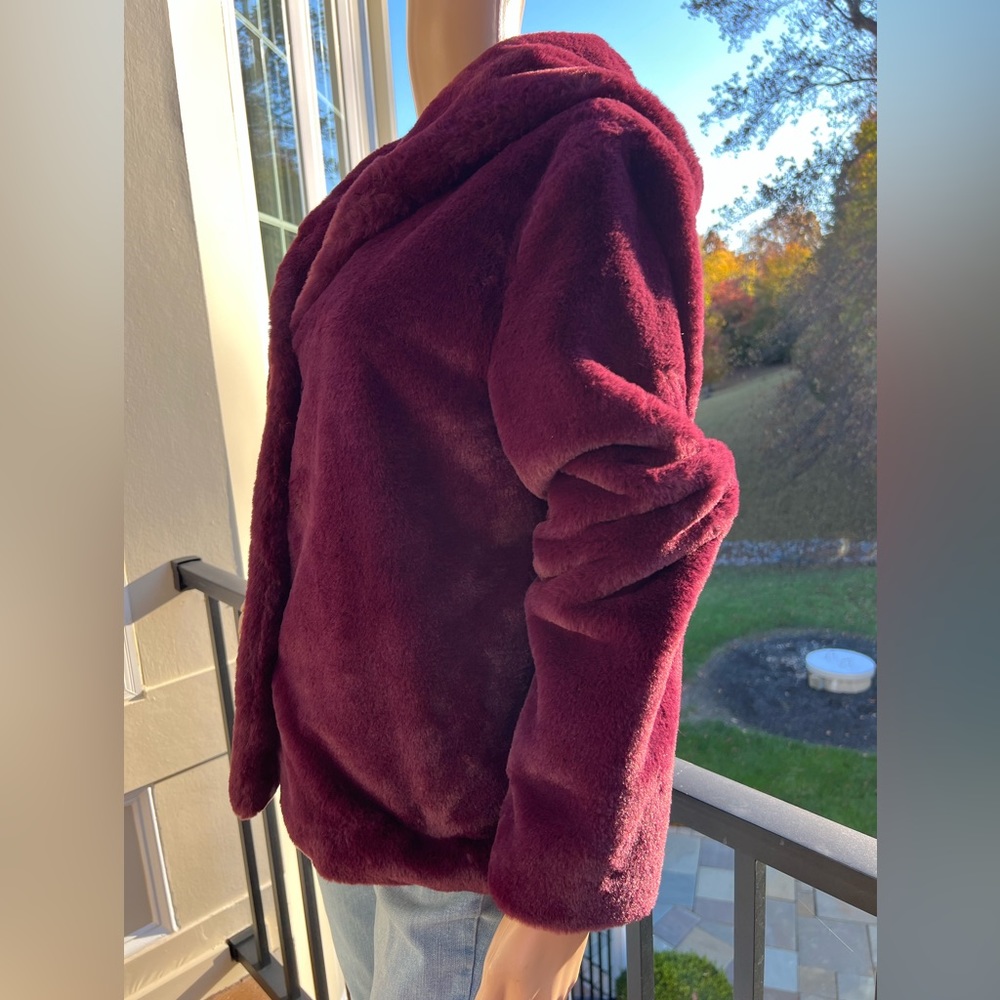 Simply Vera Wang Faux Fur Jacket w/ hood. Size: M